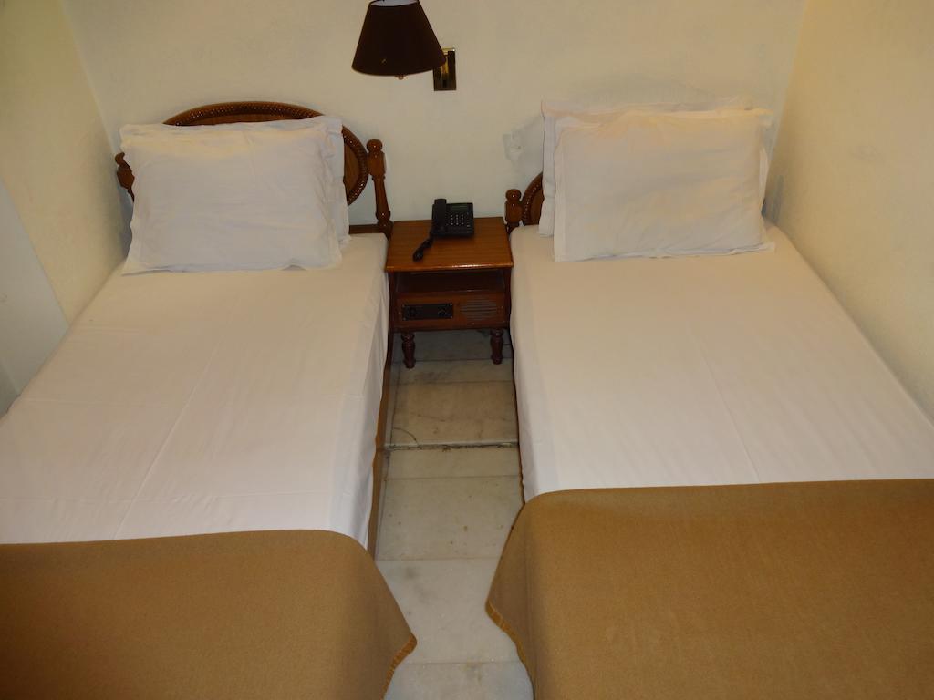 Alka Premiere Hotel New Delhi Room photo